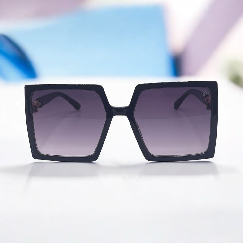 Oversized Square Sunglasses Gloss Black Variated Purple Lends Gold Link Temples
